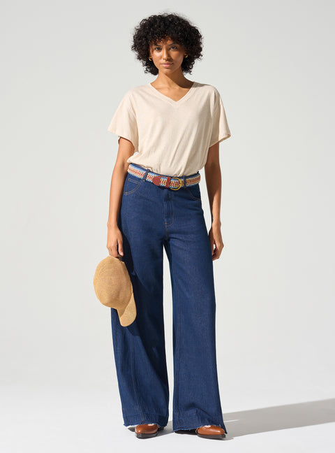 High-waisted '70s-style jeans